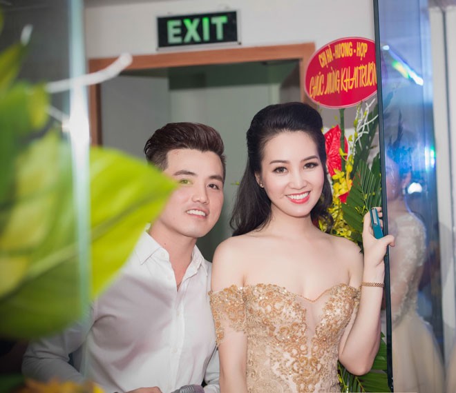 Á hậu Thụy Vân khoe chân thon sexy với váy xuyên thấu - ảnh 5